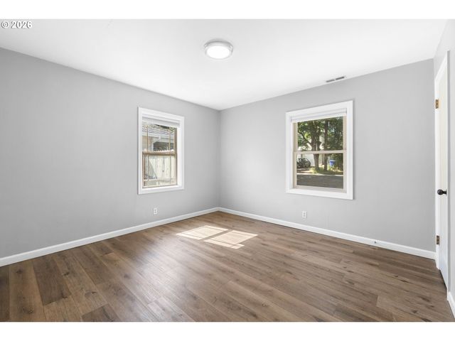 8506 Se MILL St, Portland, OR 97216