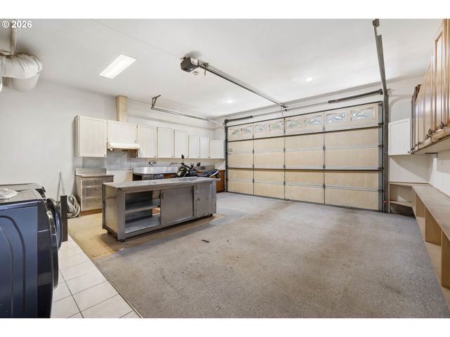 8506 Se MILL St, Portland, OR 97216