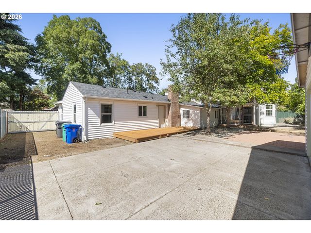 8506 Se MILL St, Portland, OR 97216