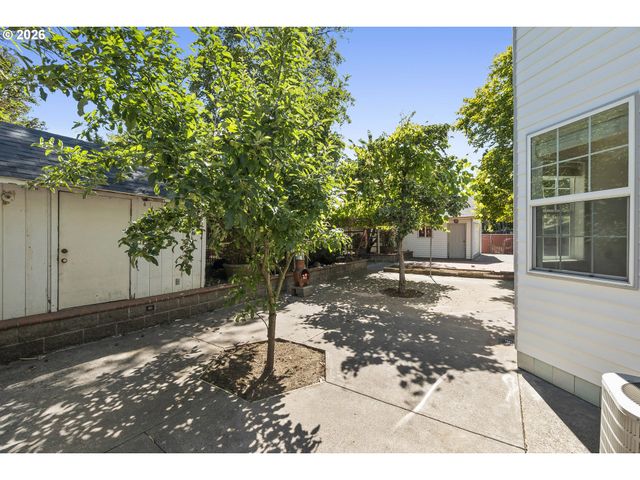 8506 Se MILL St, Portland, OR 97216