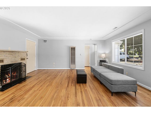 8506 Se MILL St, Portland, OR 97216