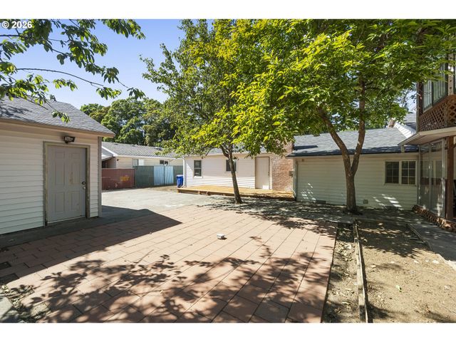 8506 Se MILL St, Portland, OR 97216