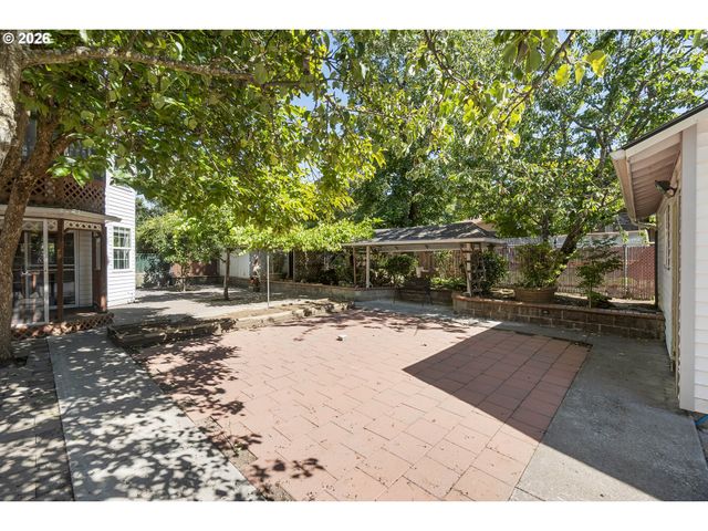 8506 Se MILL St, Portland, OR 97216
