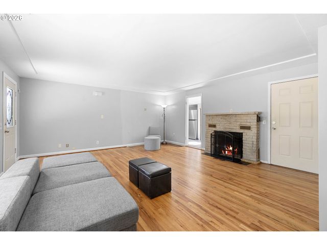 8506 Se MILL St, Portland, OR 97216