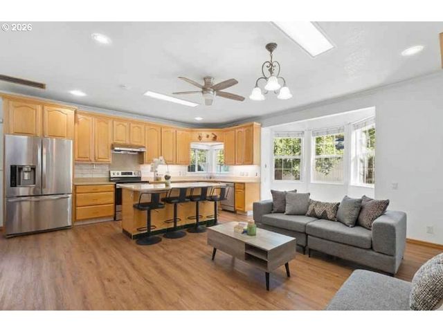8506 Se MILL St, Portland, OR 97216