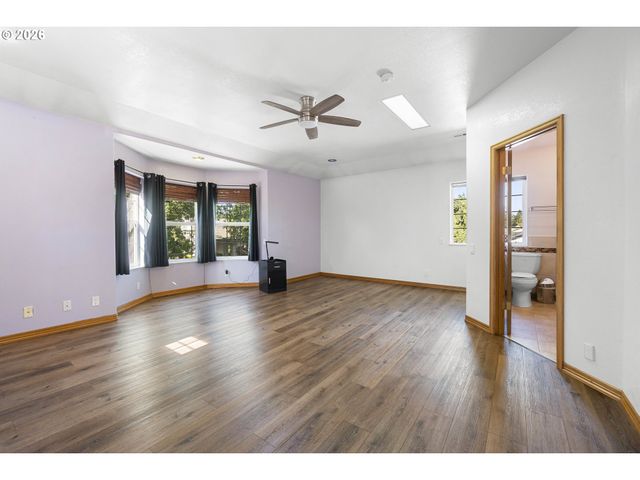 8506 Se MILL St, Portland, OR 97216