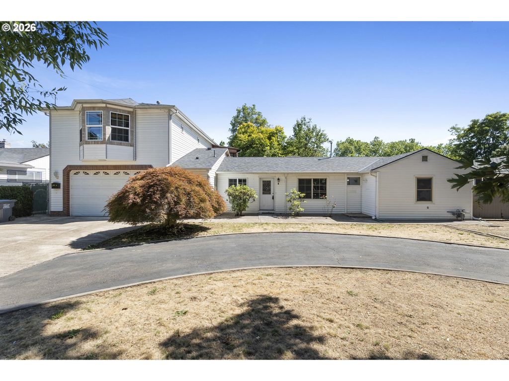 8506 Se MILL St, Portland, OR 97216