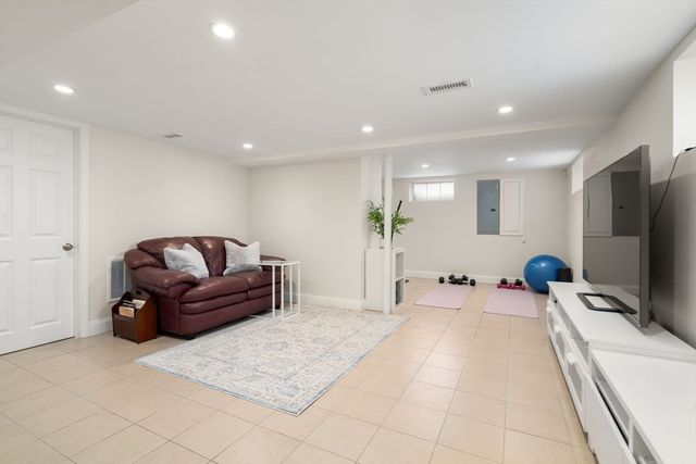 50 Poplar Street, Belmont, MA 02478