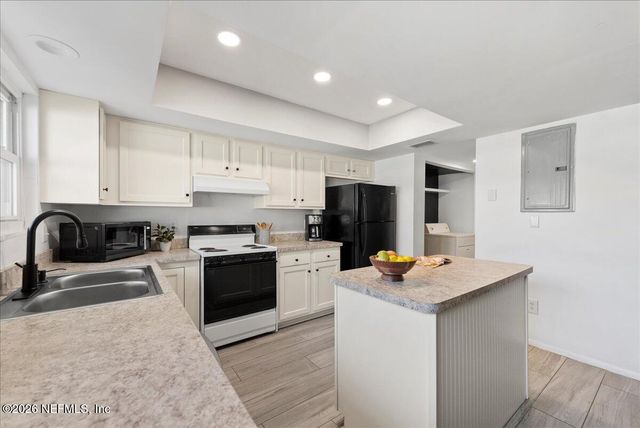 8140 SUTTON Place, Jacksonville, FL 32217