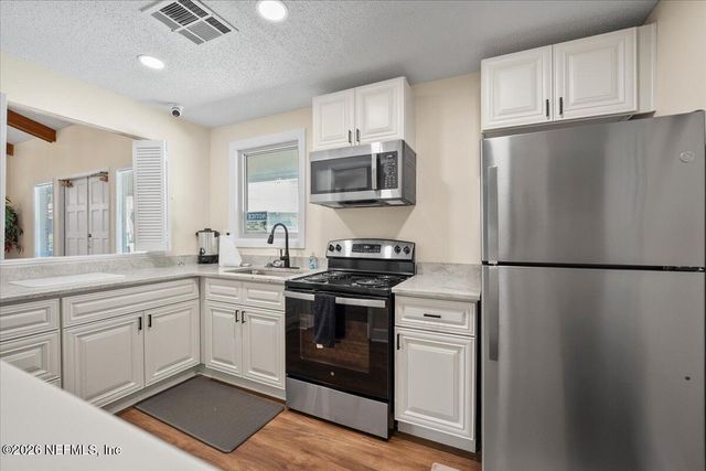 8140 SUTTON Place, Jacksonville, FL 32217