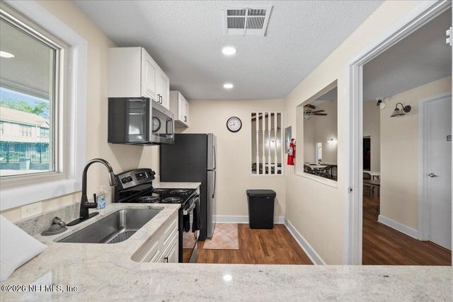 8140 SUTTON Place, Jacksonville, FL 32217