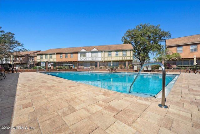 8140 SUTTON Place, Jacksonville, FL 32217