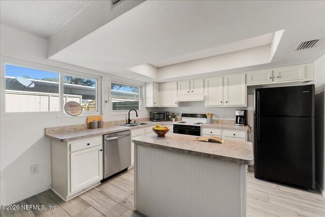 8140 SUTTON Place, Jacksonville, FL 32217