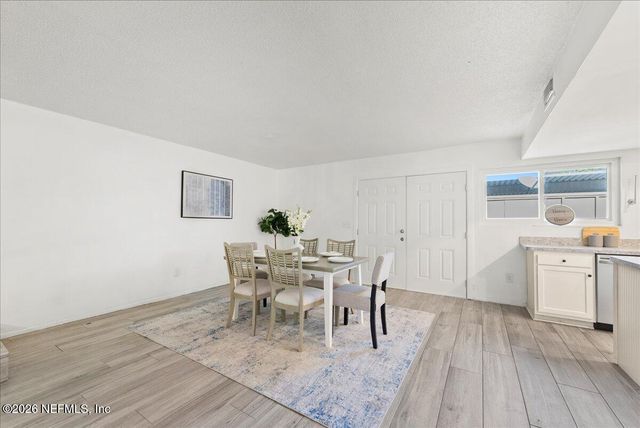 8140 SUTTON Place, Jacksonville, FL 32217