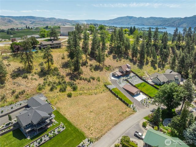 2870 Lakeshore Drive, Manson, WA 98831