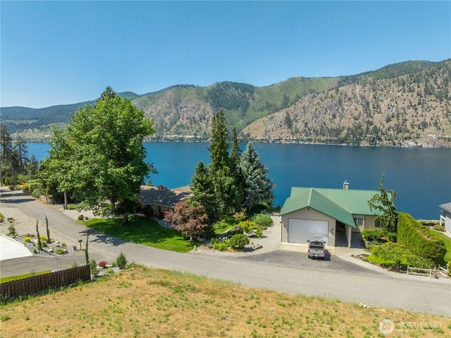 2870 Lakeshore Drive, Manson, WA 98831