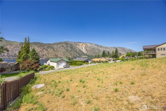 2870 Lakeshore Drive, Manson, WA 98831