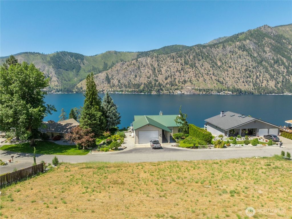 2870 Lakeshore Drive, Manson, WA 98831