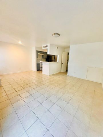 6633 W Airport Boulevard 1303, Houston, TX 77035