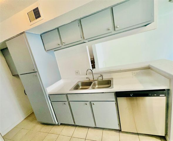6633 W Airport Boulevard 1303, Houston, TX 77035