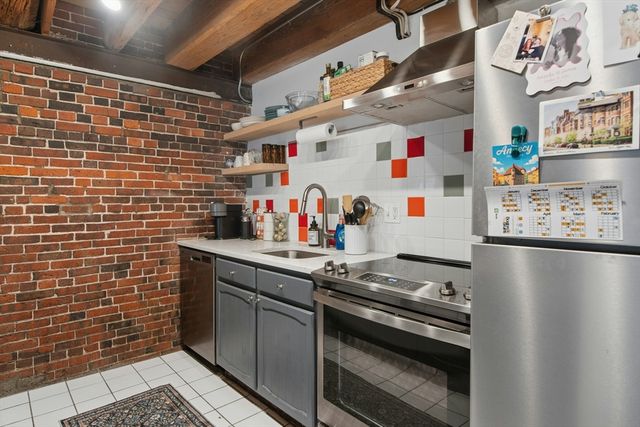 120 Commercial St 4-4, Boston, MA 02109