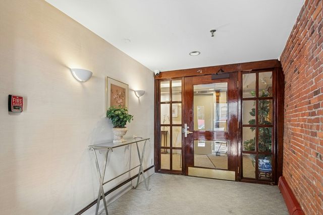 120 Commercial St 4-4, Boston, MA 02109