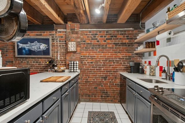 120 Commercial St 4-4, Boston, MA 02109