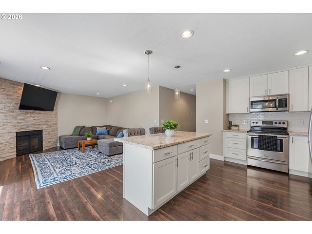 14575 Sw WALKER Rd, Beaverton, OR 97006