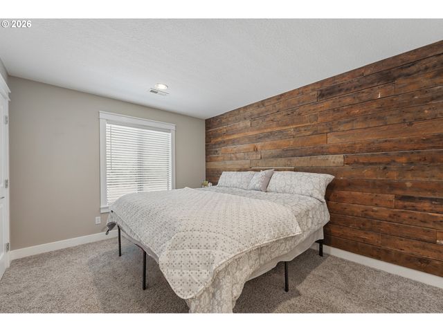 14575 Sw WALKER Rd, Beaverton, OR 97006