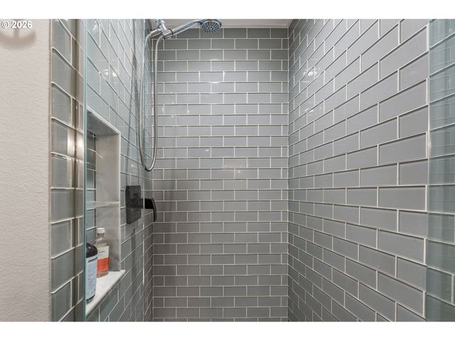 14575 Sw WALKER Rd, Beaverton, OR 97006