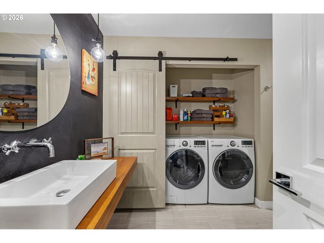 14575 Sw WALKER Rd, Beaverton, OR 97006