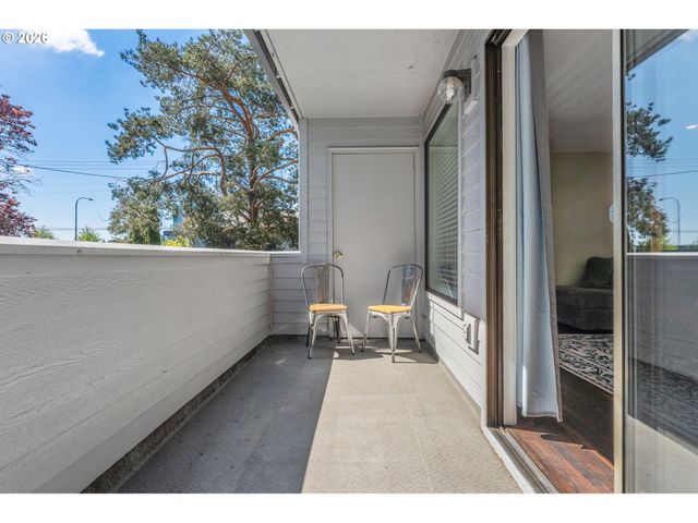 14575 Sw WALKER Rd, Beaverton, OR 97006