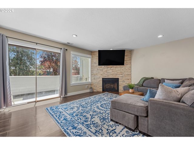 14575 Sw WALKER Rd, Beaverton, OR 97006