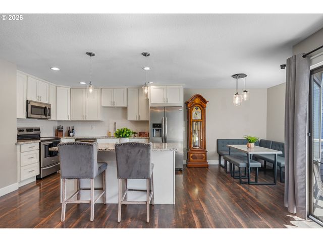 14575 Sw WALKER Rd, Beaverton, OR 97006