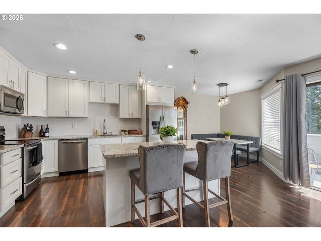 14575 Sw WALKER Rd, Beaverton, OR 97006