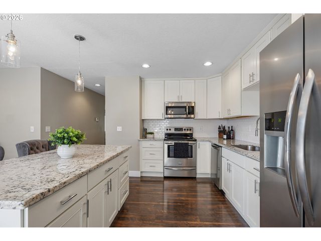 14575 Sw WALKER Rd, Beaverton, OR 97006