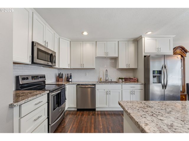 14575 Sw WALKER Rd, Beaverton, OR 97006