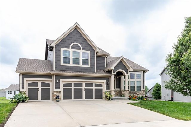 907 N Cottonwood Avenue, Kearney, MO 64060