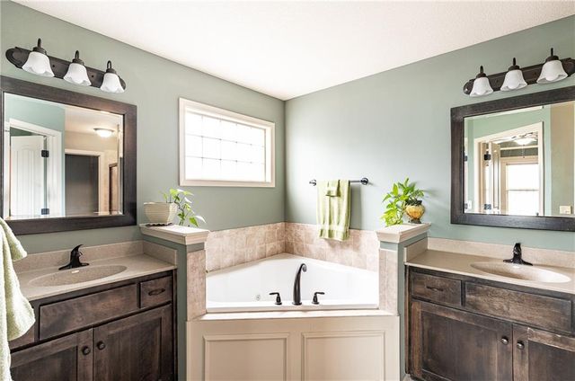 907 N Cottonwood Avenue, Kearney, MO 64060