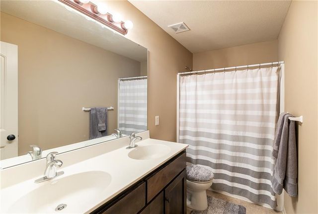 907 N Cottonwood Avenue, Kearney, MO 64060
