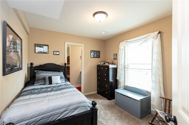 907 N Cottonwood Avenue, Kearney, MO 64060