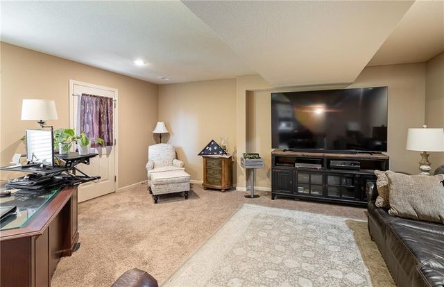 907 N Cottonwood Avenue, Kearney, MO 64060