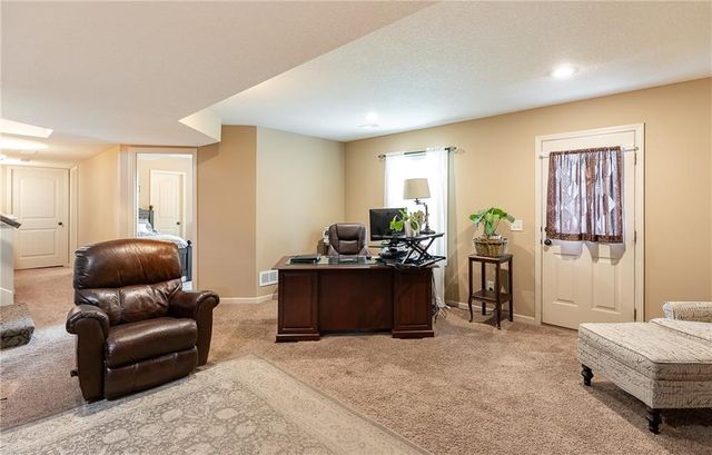 907 N Cottonwood Avenue, Kearney, MO 64060