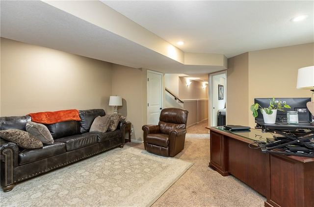 907 N Cottonwood Avenue, Kearney, MO 64060