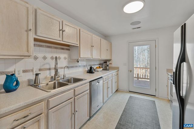 11 HOLLY CIR, Palmyra, VA 22963