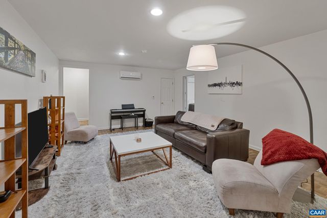 11 HOLLY CIR, Palmyra, VA 22963