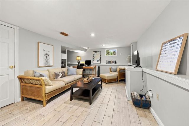 82 Manatee Rd, Hingham, MA 02043