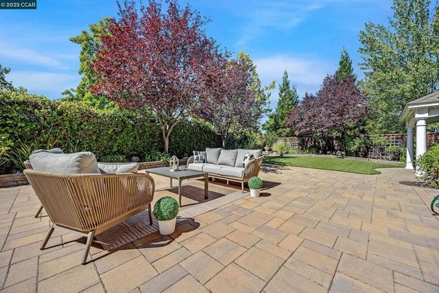 140 Blackstone Dr, Danville, CA 94506