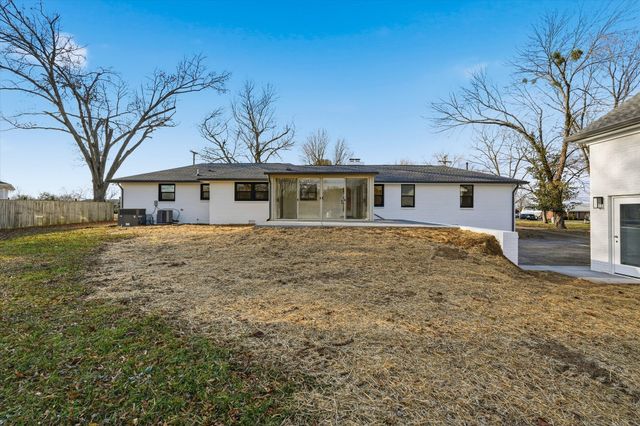 283 Lake Terrace Dr, Hendersonville, TN 37075