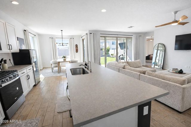 11253 E ULYSSES Avenue, Mesa, AZ 85212